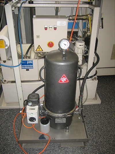 KSS-Filter installiert an CNC Werkzeugschleifmaschinen