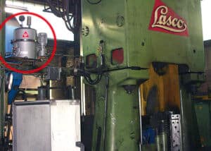 schmiedehammer mit installiertem cjc Nebenstromfilter