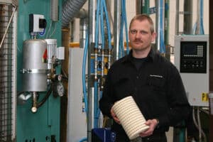 kunde mit nebenstromfilter 15/25 installiert an einer grundfos hydraulikpresse