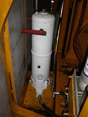 cjc hydraulikfilter installiert auf pontonbagger liebherr p995 litronic