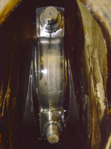crankcase without lubricant care dual-fuel engine, passenger vessel