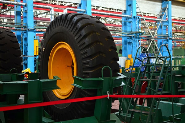 reifenpressen, hydraulik, hydraulikflüssigkeit, vulkanisierung